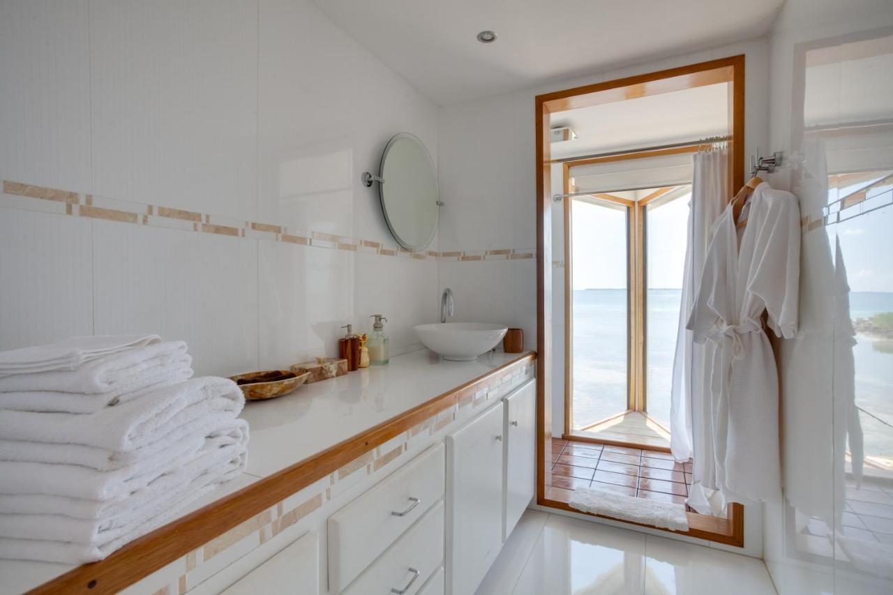 Royal Belize Hotel Thatch Caye Kültér fotó